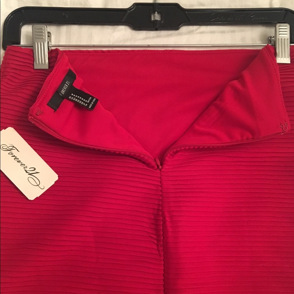 Red Ribbed Mini Skirt - Picture 4 of 8